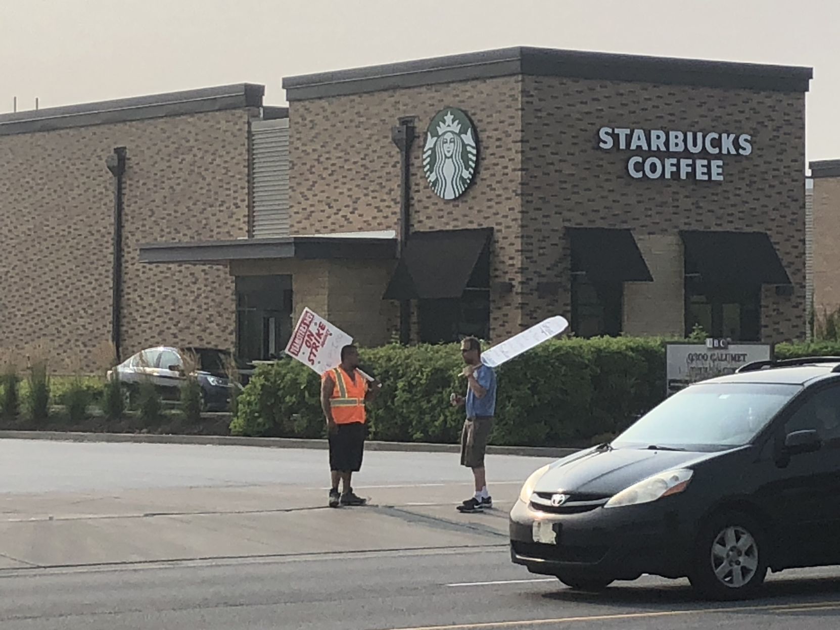 Striking Pepsi drivers install inflatable fat cat, seek to resume talks